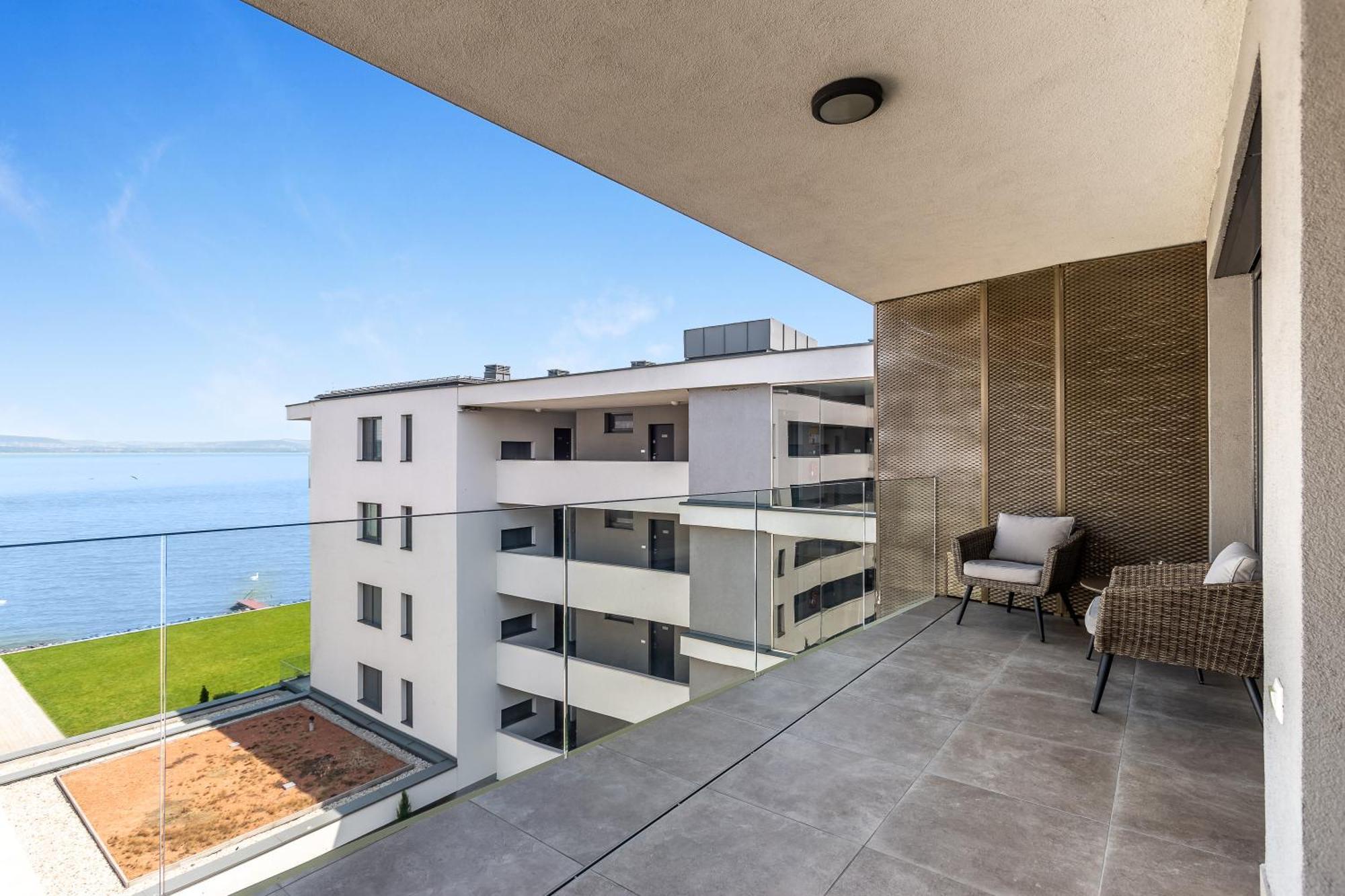 Lake Side Luxury-Steps To The Lake Lela - Happy Rentals Balatonlelle Exterior foto
