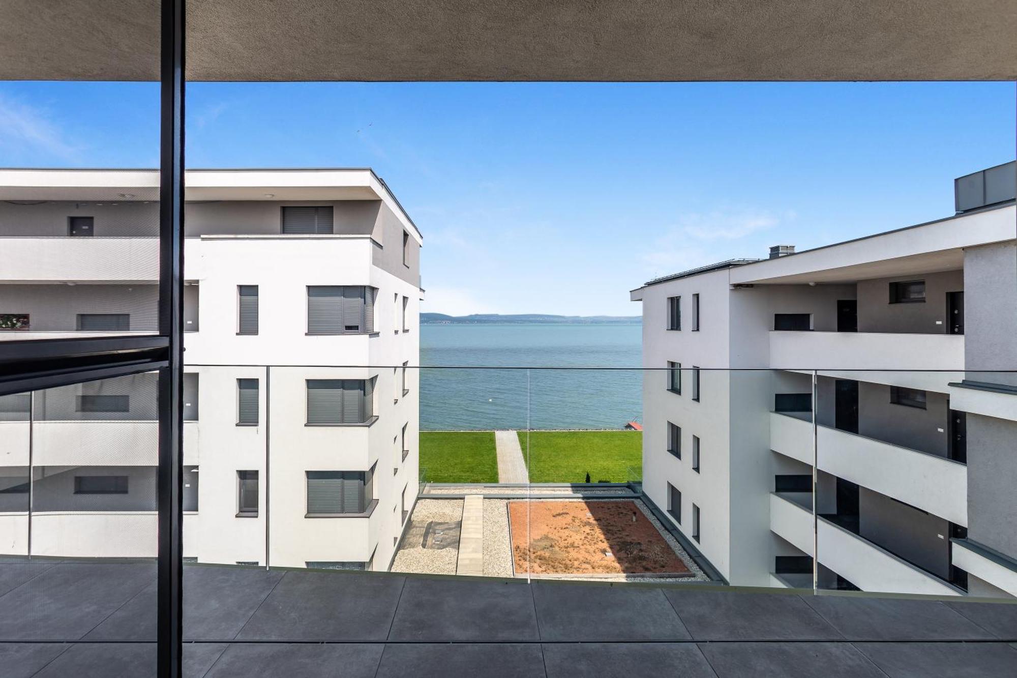 Lake Side Luxury-Steps To The Lake Lela - Happy Rentals Balatonlelle Exterior foto