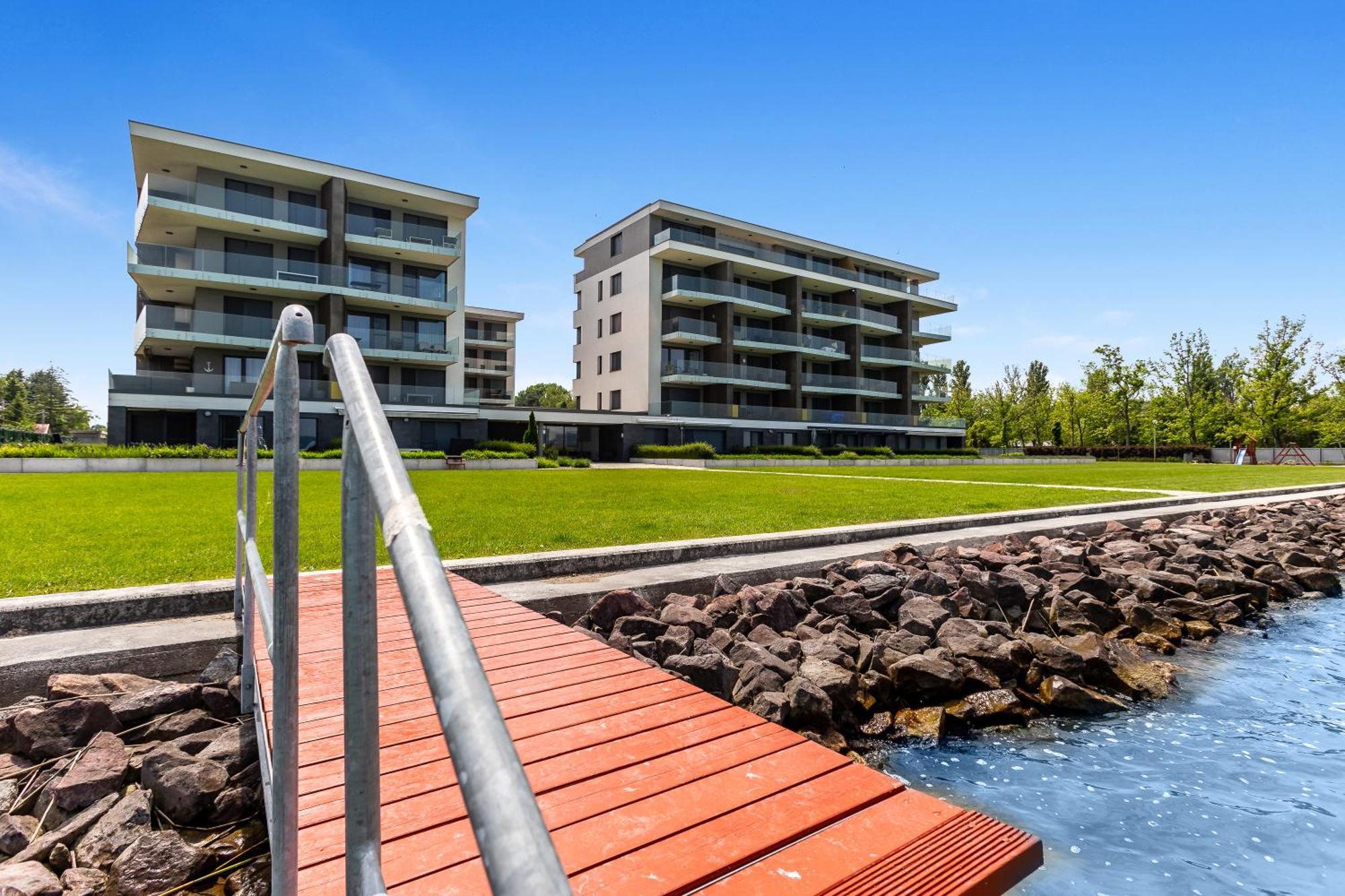 Lake Side Luxury-Steps To The Lake Lela - Happy Rentals Balatonlelle Exterior foto