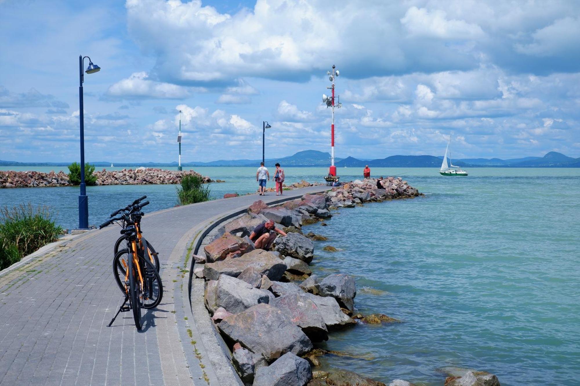 Lake Side Luxury-Steps To The Lake Lela - Happy Rentals Balatonlelle Exterior foto